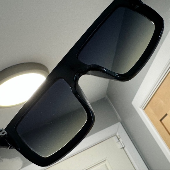 Quay australia GET IN LINE Black flat top shield sunglasses - Picture 12 of 12